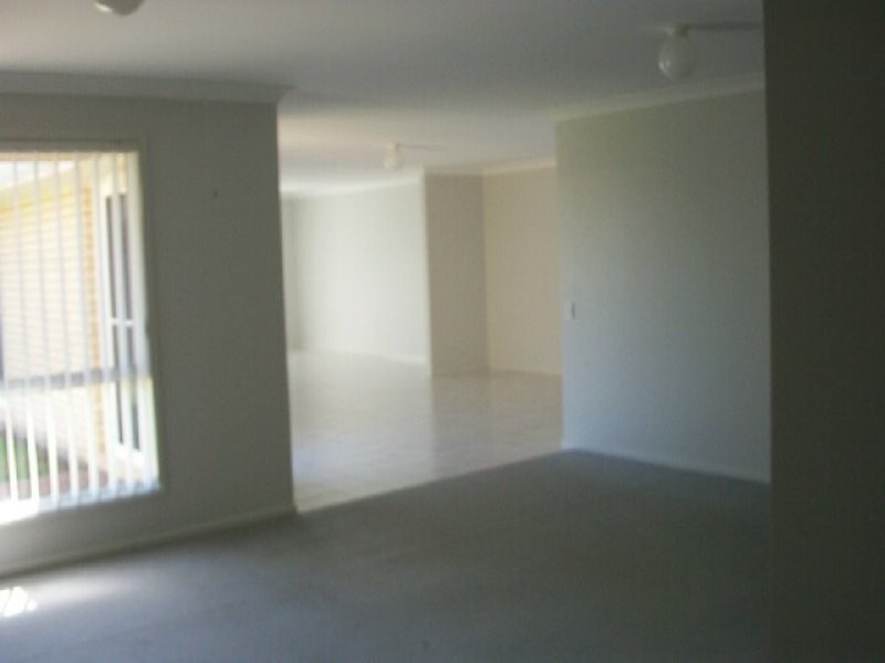 3 David Close, Scarborough QLD 4020