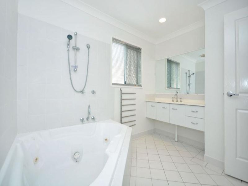 42 Wendon Way, Bridgeman Downs QLD 4035