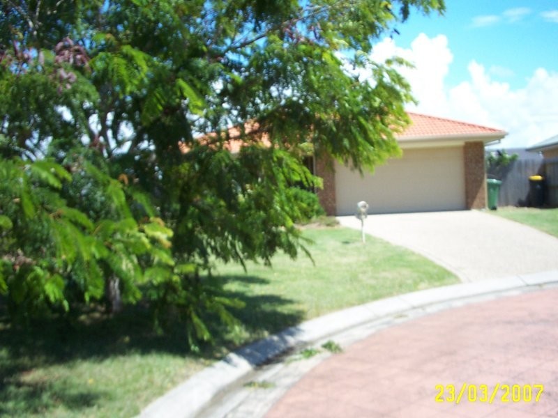 1 David Close, Scarborough QLD 4020