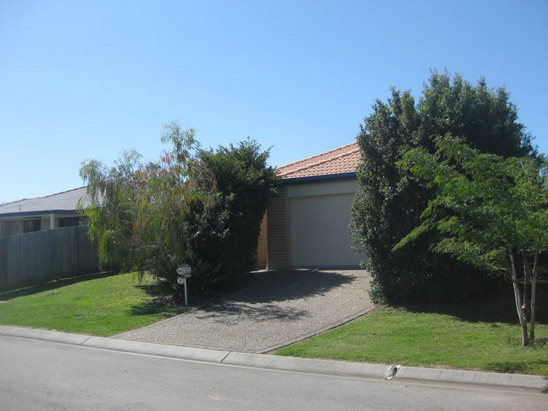 8 Nique Court, Redcliffe QLD 4020