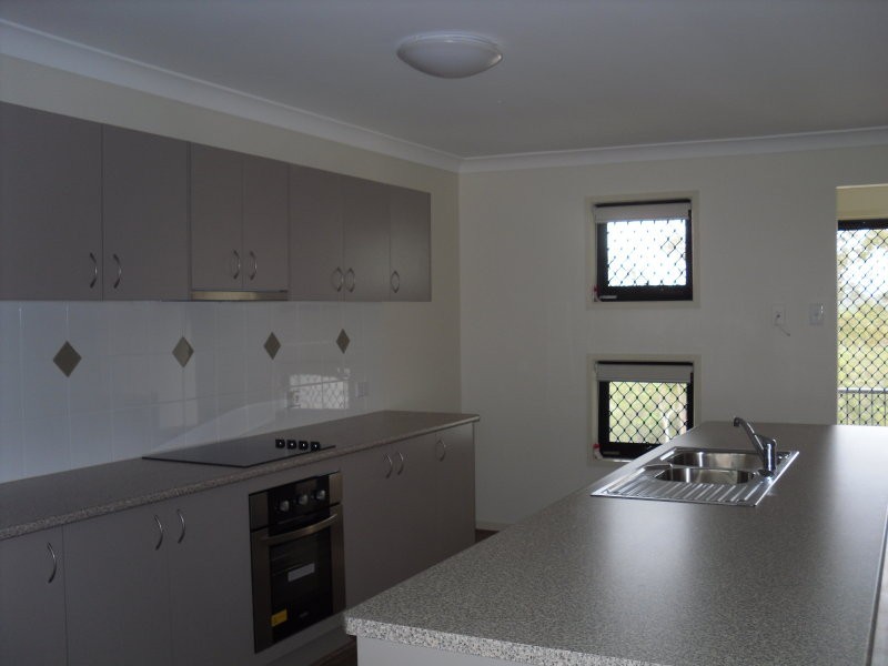 8 Figbird Close, Goodna QLD 4300