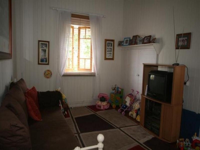 35 Palm Ave, Sandgate QLD 4017