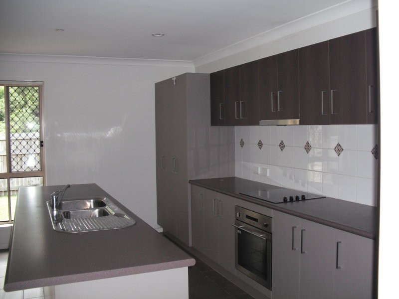 2 Plymouth Place, Calamvale QLD 4116