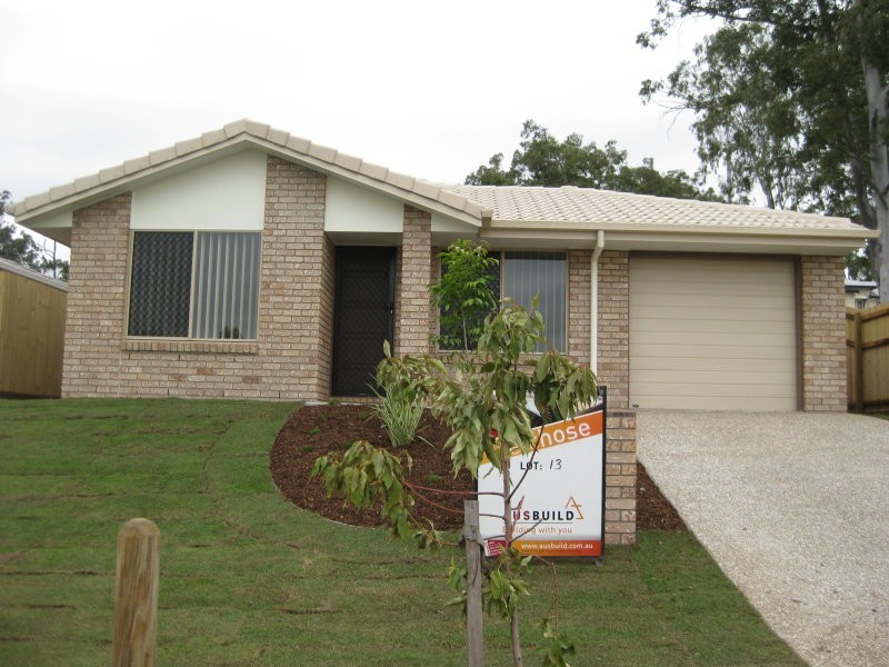 8 Flower Place, Richlands QLD 4077