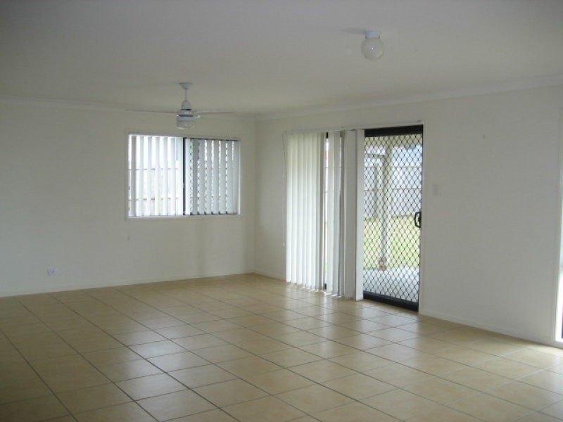 19 Kite Crescent, Eagleby QLD 4207
