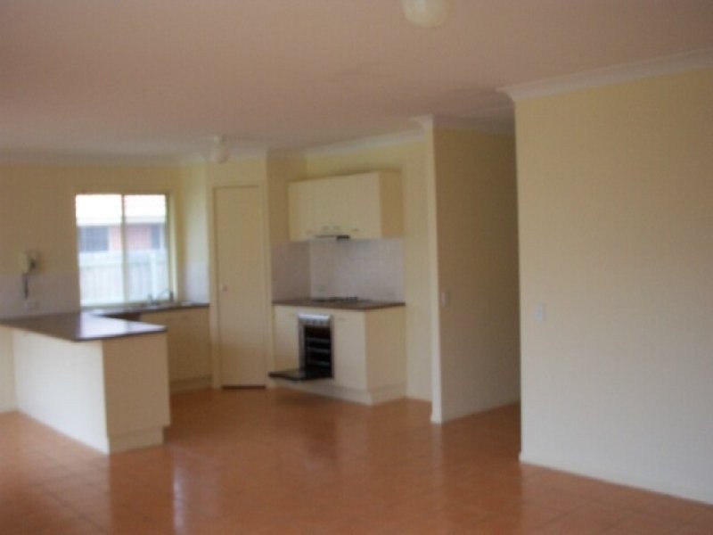 4 David Close, Scarborough QLD 4020