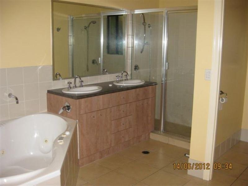 16 Tayla Close, Bridgeman Downs QLD 4035