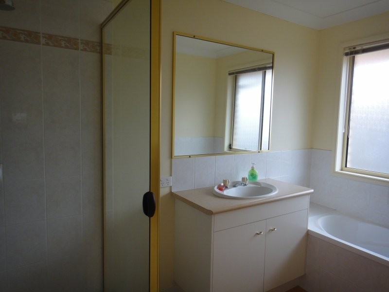 4 David Close, Scarborough QLD 4020