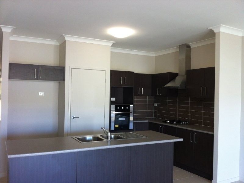 2 Erbin Lane, Augustine Heights QLD 4300