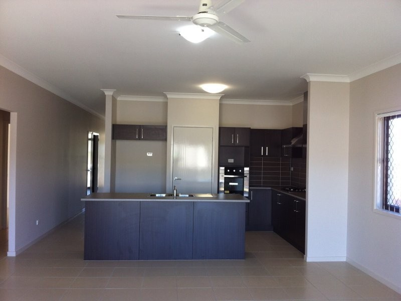 2 Erbin Lane, Augustine Heights QLD 4300