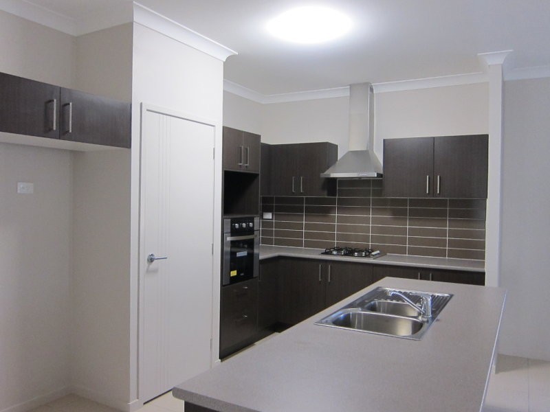 2 Erbin Lane, Augustine Heights QLD 4300