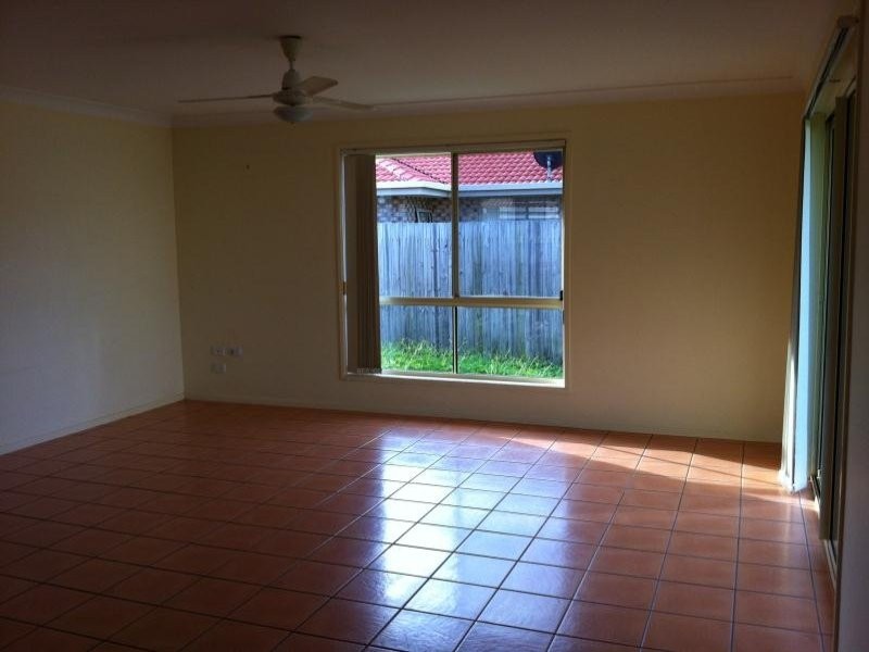 4 David Close, Scarborough QLD 4020