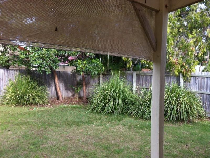 4 David Close, Scarborough QLD 4020