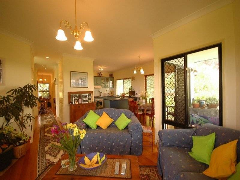 2 Huntingdale Court, Mount Lofty QLD 4350