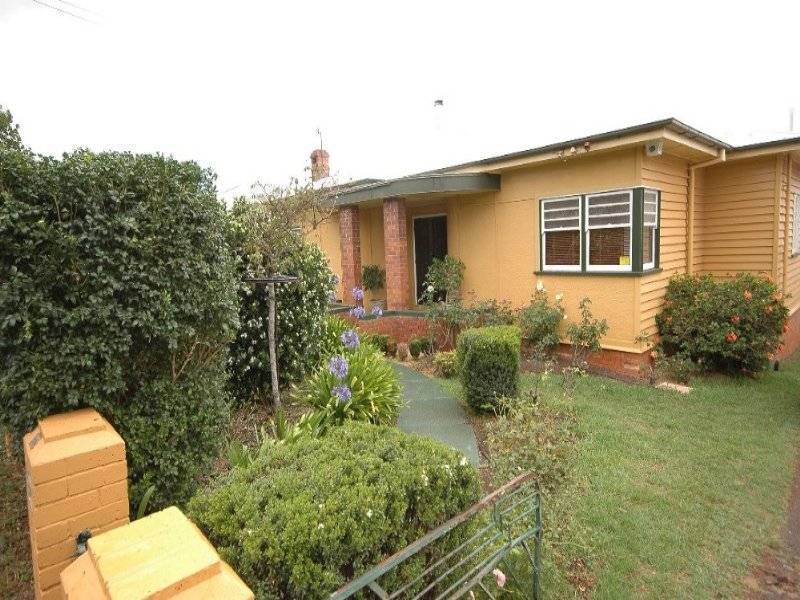 36 Geoffrey St, Mount Lofty QLD 4350