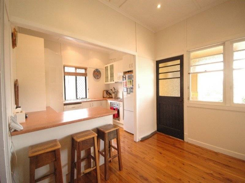 36 Geoffrey St, Mount Lofty QLD 4350