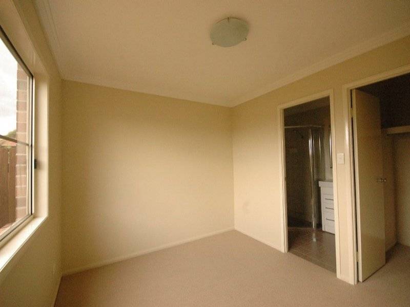 4/10 Lendrum St, Newtown QLD 4350