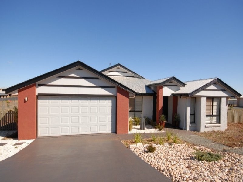 9 McLachlan Drive, Highfields QLD 4352