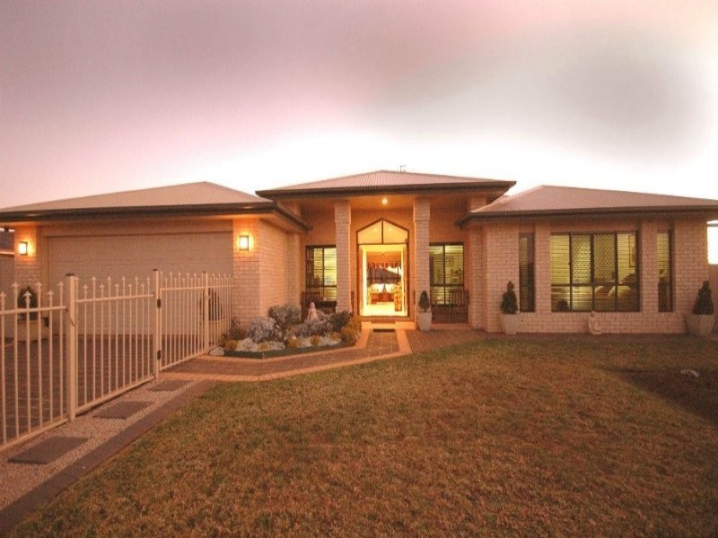 7 Nioka Drive, Highfields QLD 4352