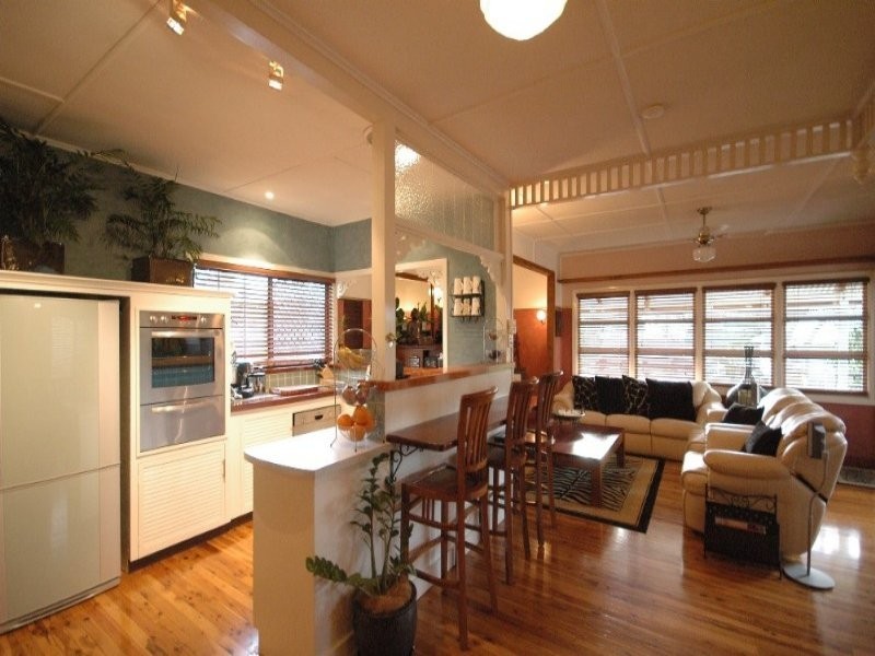 20 Mary Street, Mount Lofty QLD 4350