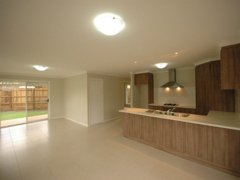 1/24 Sambar Court, Kearneys Spring QLD 4350