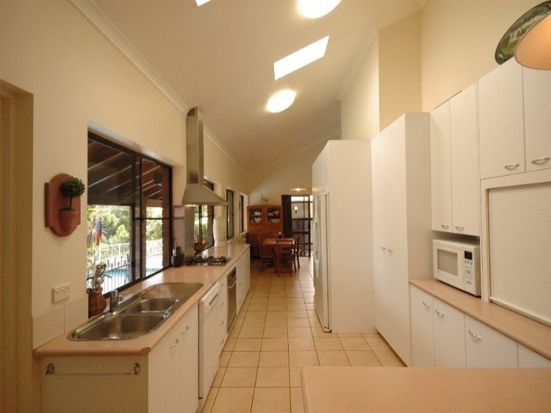 6 McAdam Court, Middle Ridge QLD 4350