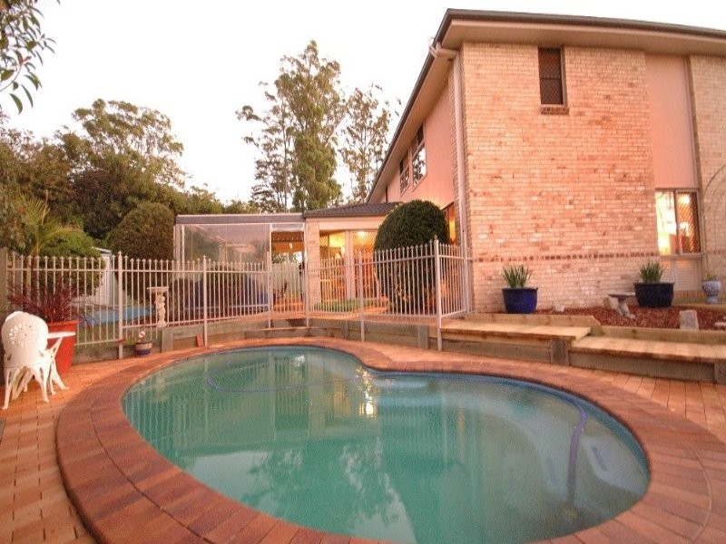 6 Woodlands Close, Middle Ridge QLD 4350