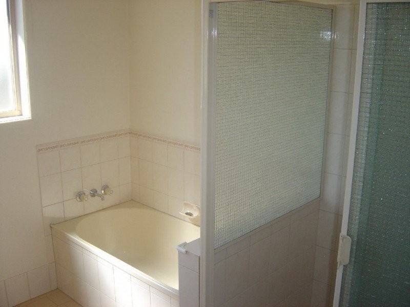 40 Silky Oak Dr, Glenvale QLD 4350