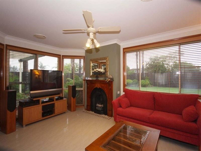 4 John Buckland Avenue, Woonona NSW 2517