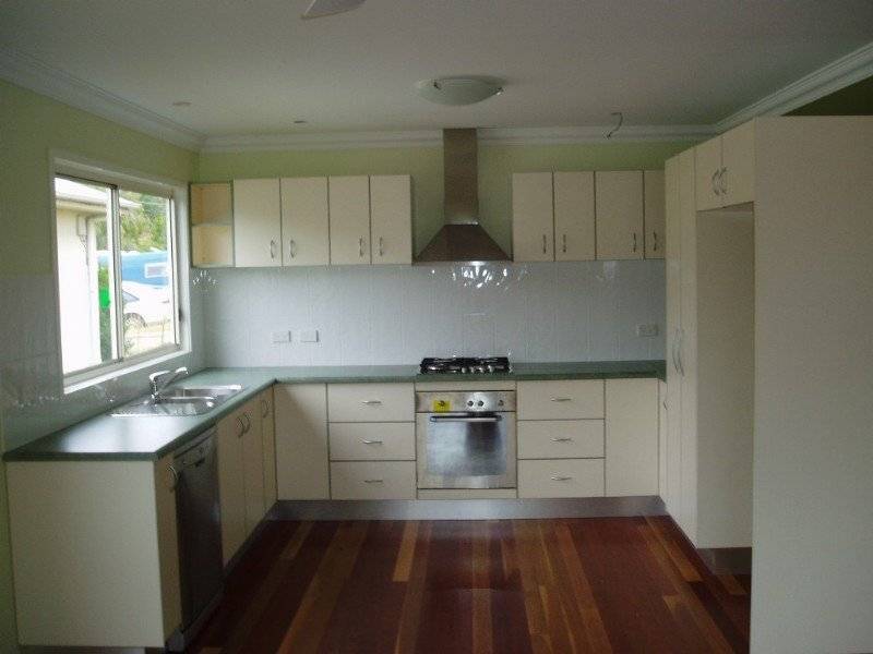 81 Stradbroke Ave, Wynnum QLD 4178