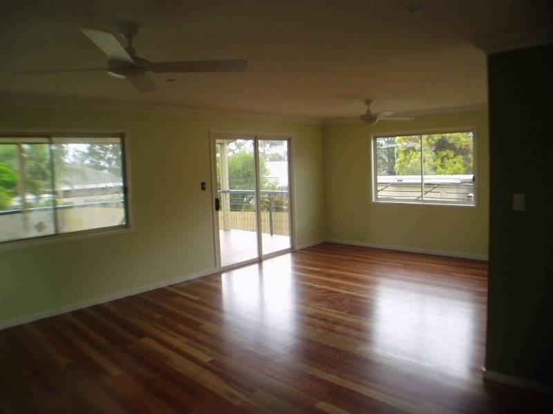 81 Stradbroke Ave, Wynnum QLD 4178