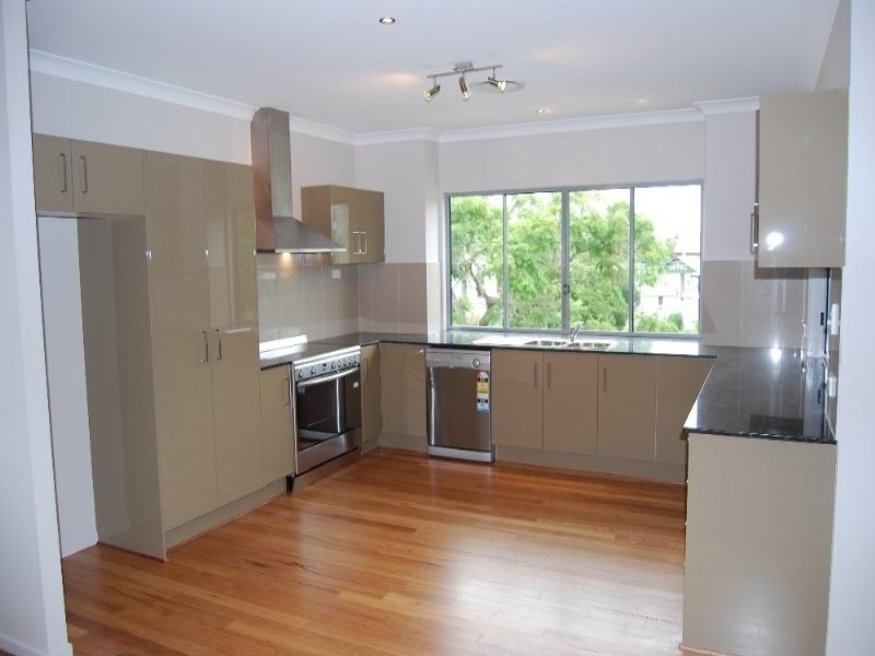 71 Moreton Ave, Wynnum QLD 4178