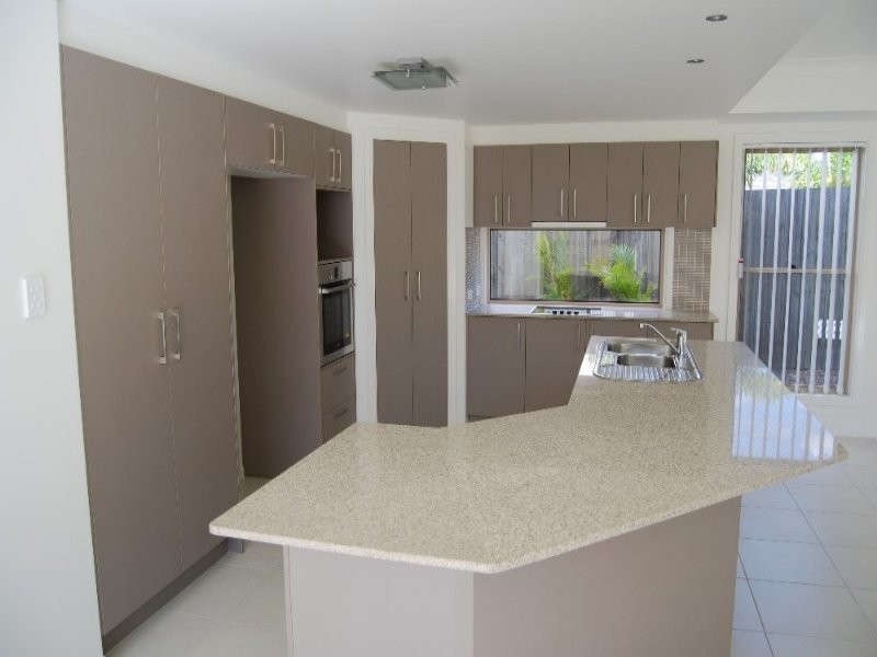 58 Yarra Rd, Wakerley QLD 4154