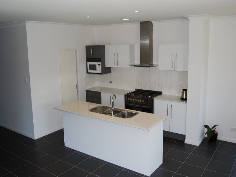 11 Sylvateere Crescent, Wakerley QLD 4154
