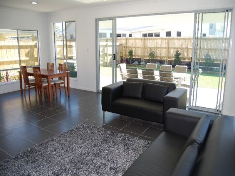 11 Sylvateere Crescent, Wakerley QLD 4154