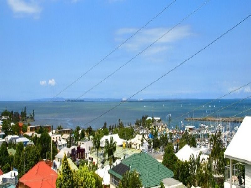 15 Arnold, Manly QLD 4179