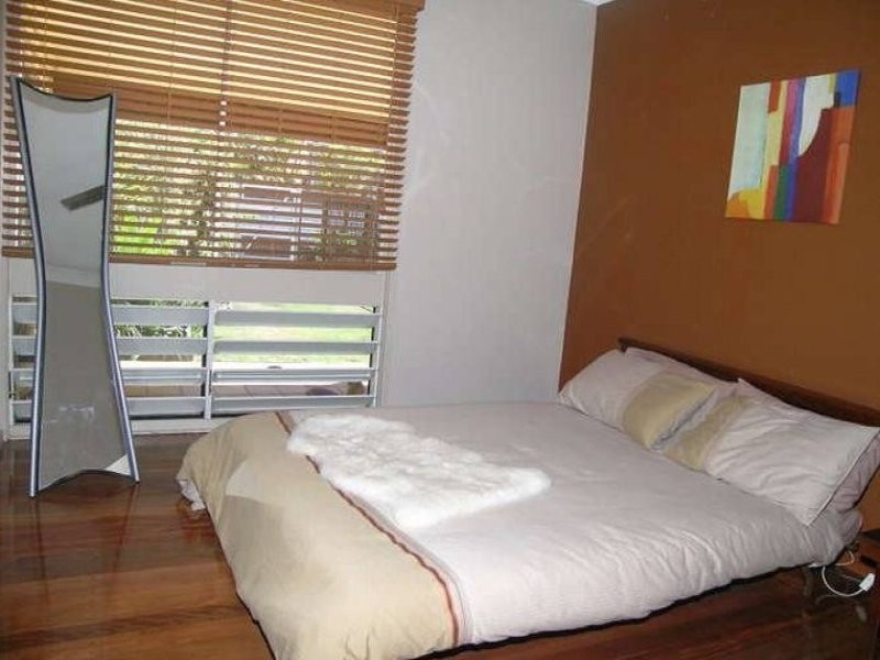 8 Balmore Street, Indooroopilly QLD 4068