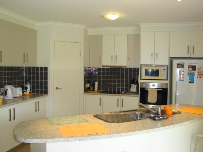 4 Zoe Place, Moggill QLD 4070
