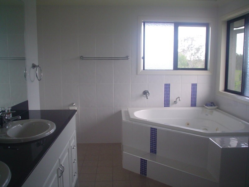 100 Landing Place, Moggill QLD 4070