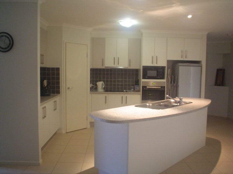 4 Zoe Place, Moggill QLD 4070