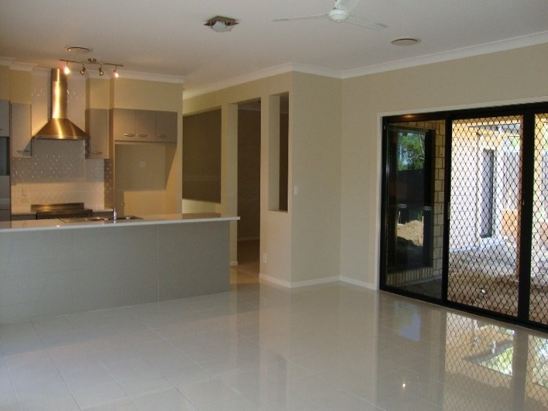 25 Westaway Crescent, Bellbowrie QLD 4070