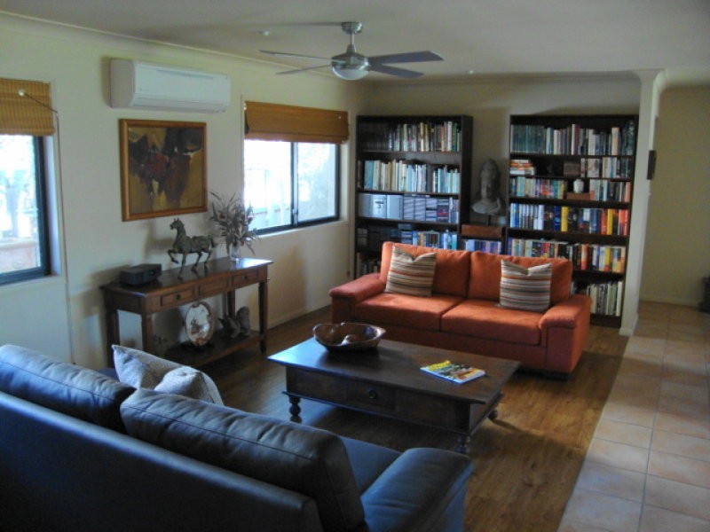 8 Haase Place, Bellbowrie QLD 4070