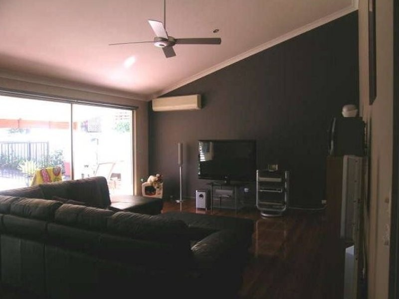 8 Balmore Street, Indooroopilly QLD 4068