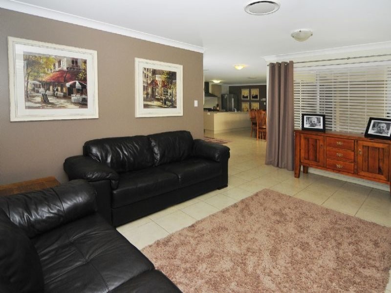 7 Stacey Close, Moggill QLD 4070