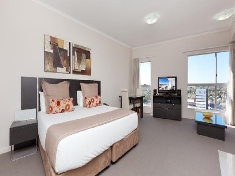 11 Ellenborough Street, Ipswich QLD 4305