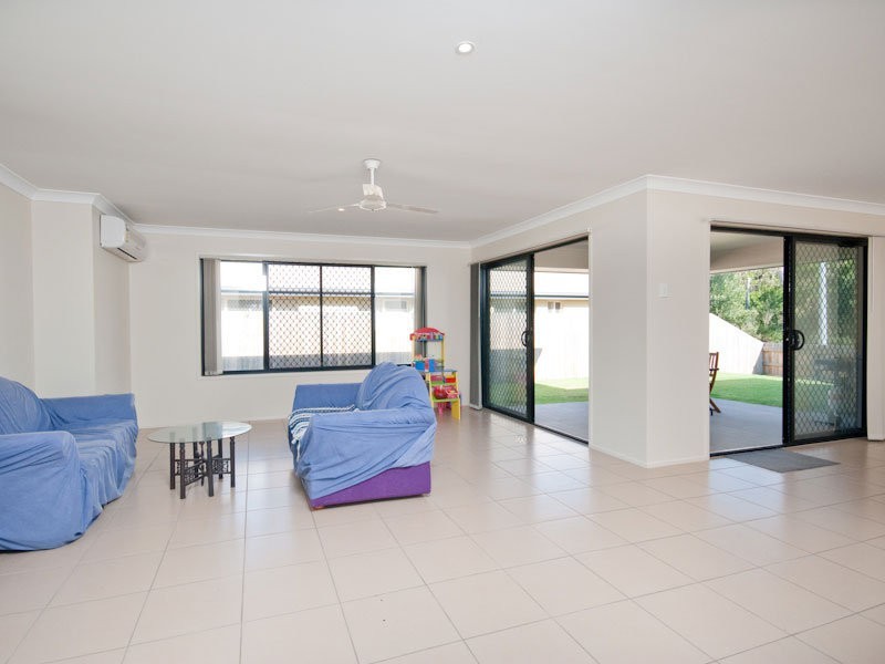 11 Eucalypt Place, Anstead QLD 4070