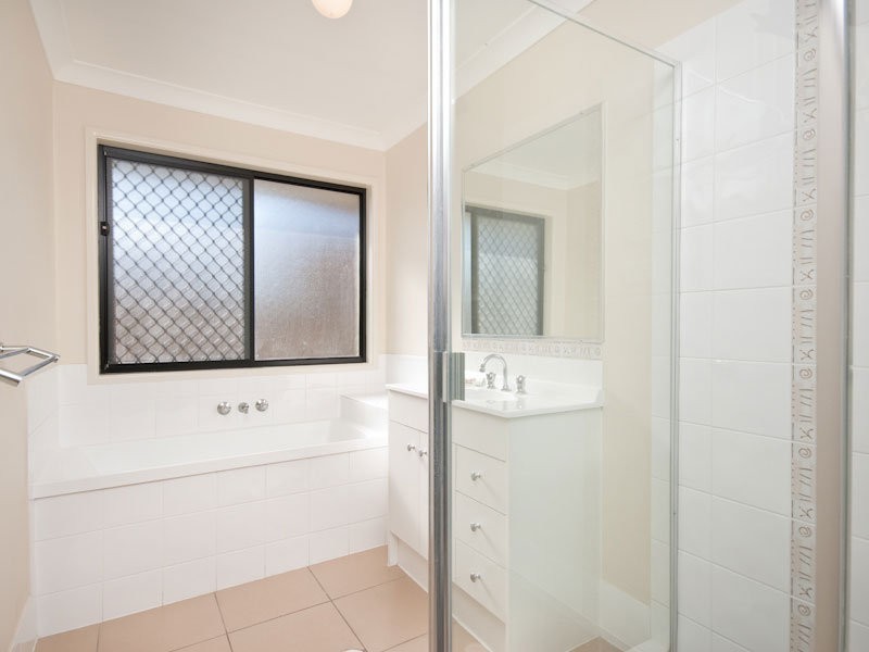 11 Eucalypt Place, Anstead QLD 4070