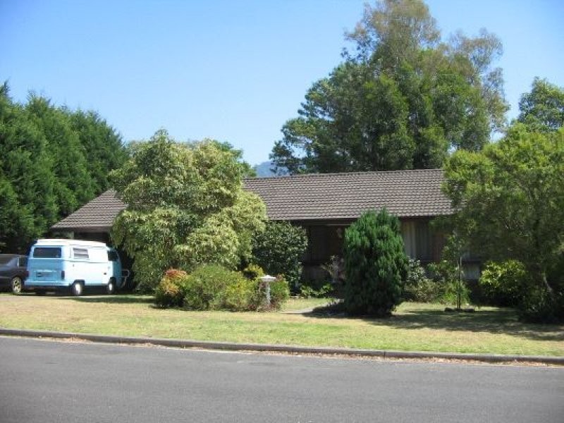 15 Yeovil Drive, Bomaderry NSW 2541