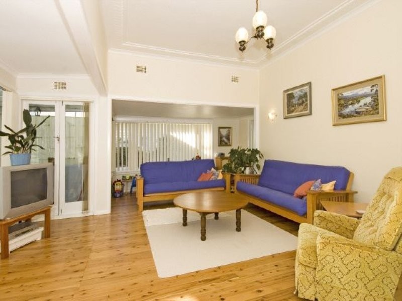 13 Worrigee Street, Nowra NSW 2541