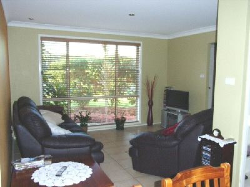 24 Lightwood Drive, West Nowra NSW 2541